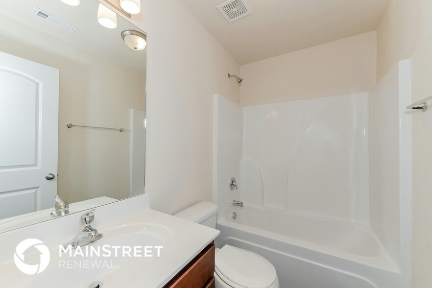 Building Photo - 2329 Bee Hive Dr