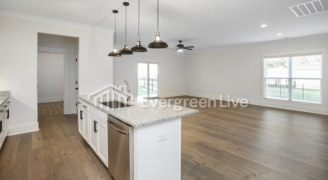 Building Photo - 238 Greenwood Dr