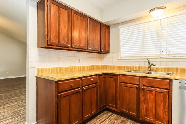 Building Photo - 20327 Bridgedale Ln