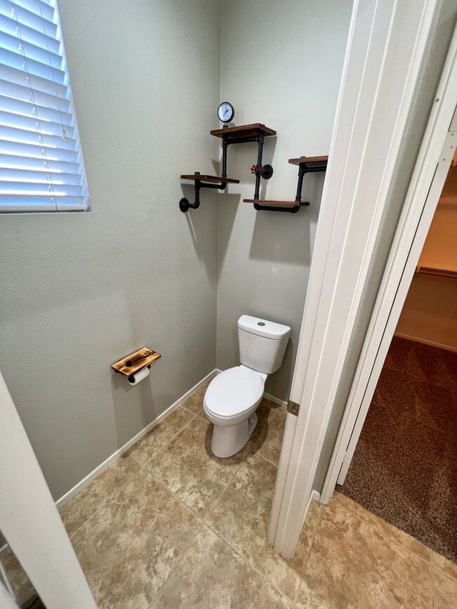 Building Photo - 3 bedroom SINGLE STORY home in Winchester on HUGE corner lot