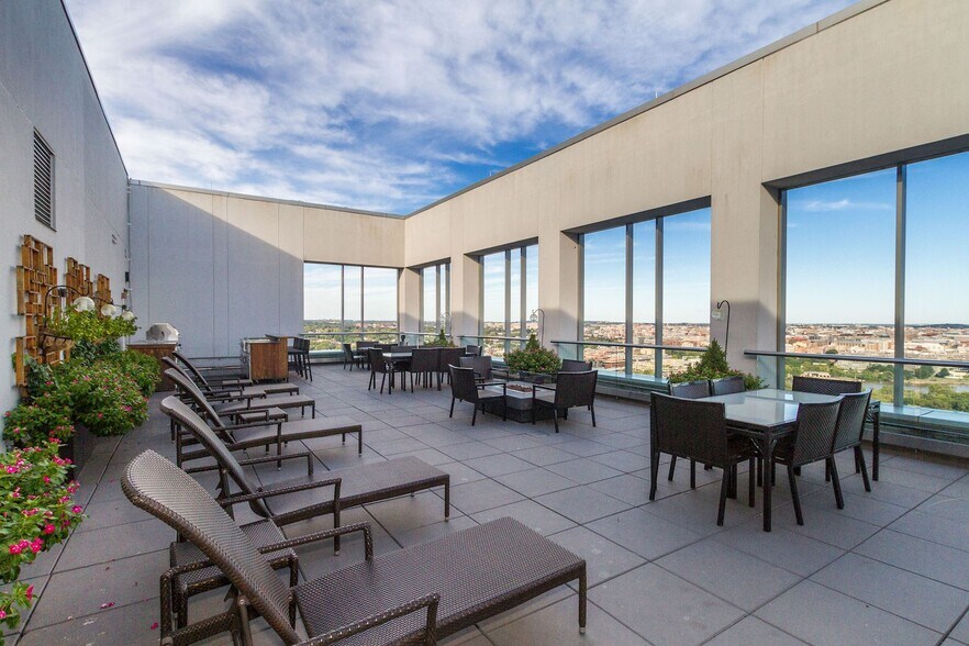 Building Photo - 1111 19th St N