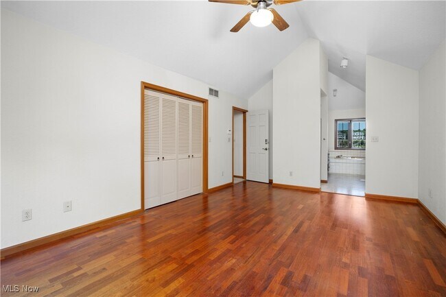 Building Photo - 4591 S Memorial Shoreway Dr