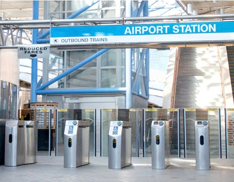 Building Photo - 140 Bennington St