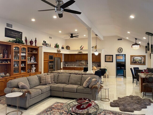 Building Photo - 11310 Pinehaven Ave