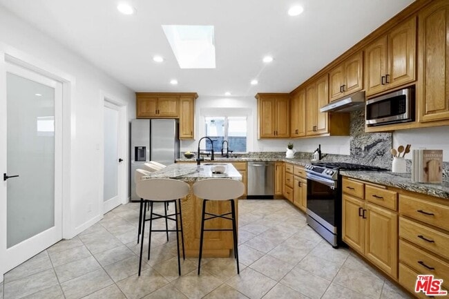 Building Photo - 914 Evergreen St