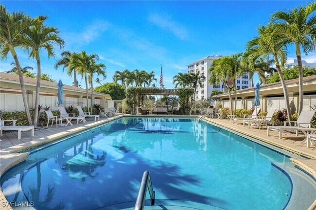 Building Photo - 2750 Gulf Shore Blvd N