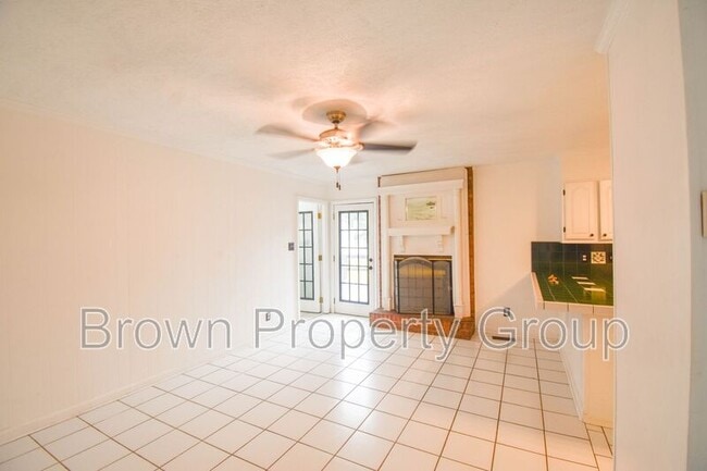 Building Photo - 805 Southview Cir