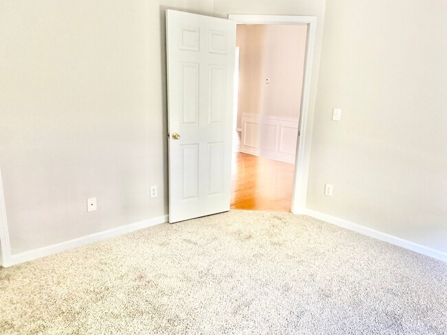 Building Photo - 1622 Baylor Dr