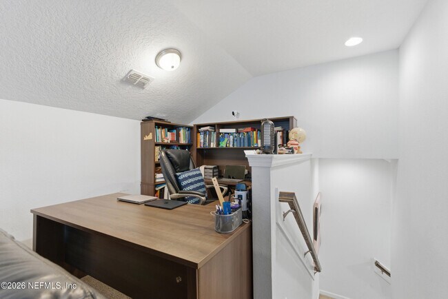 Building Photo - 454 Willow Lake Dr