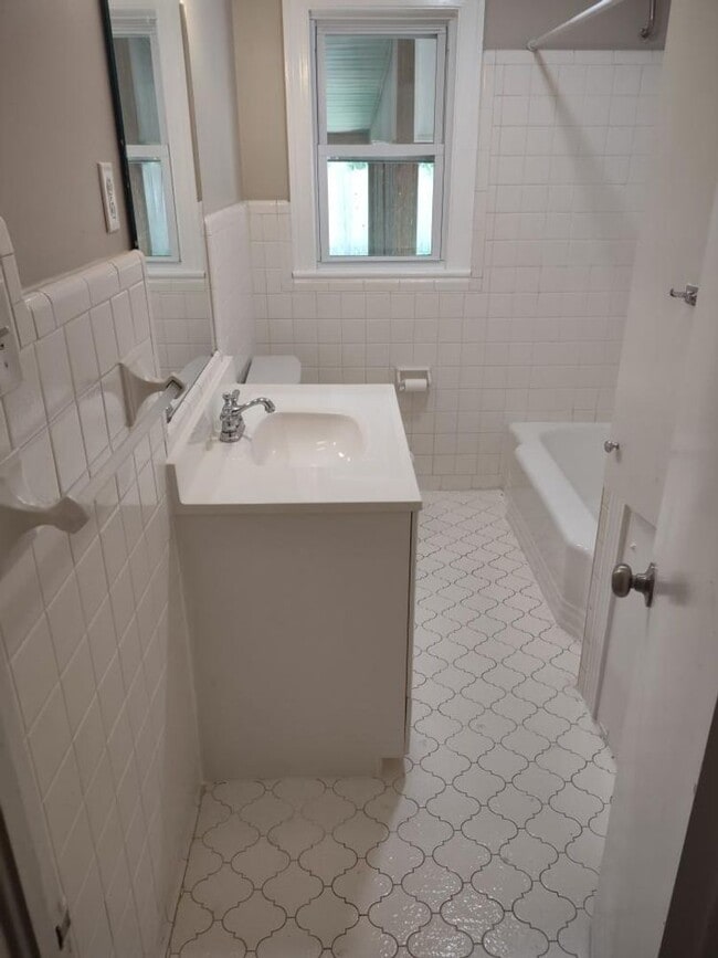 Building Photo - 2 miles from the University of Alabama (4 ...