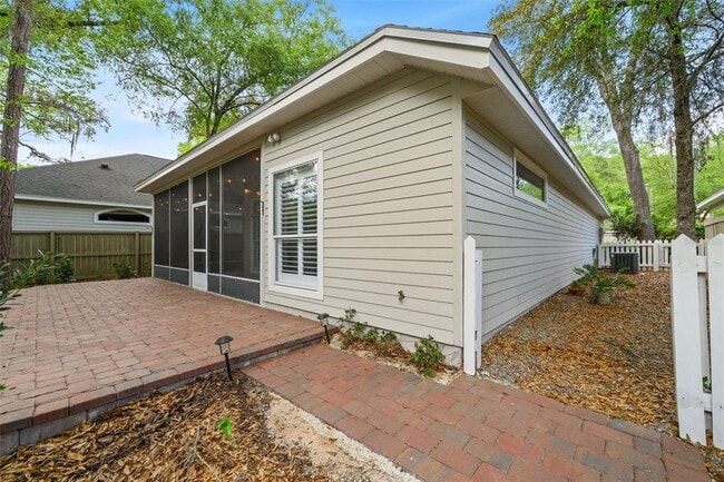 Building Photo - 9821 SW 34th Rd