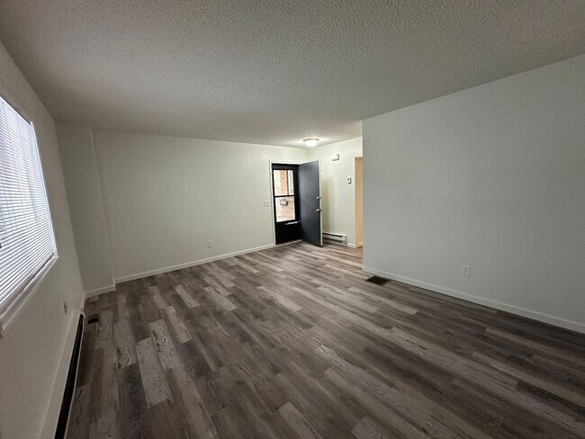 Building Photo - Aurora Rental | 3 Bedroom Home w/ Basement, Garage & Fireplace – Near Denver Commute