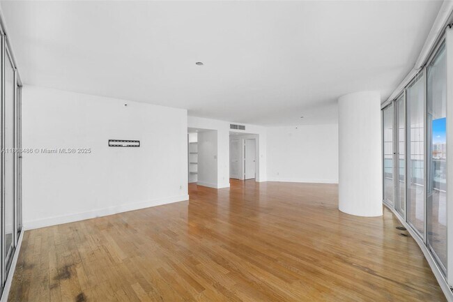 Building Photo - 2127 Brickell Ave