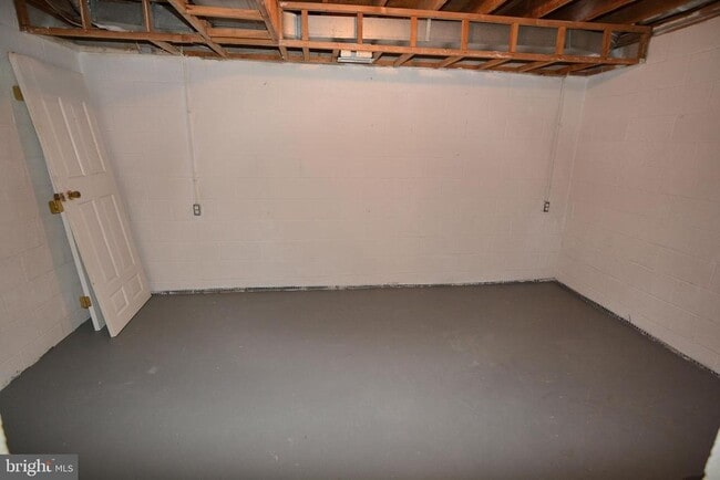 Building Photo - 1666 Albermarle Dr