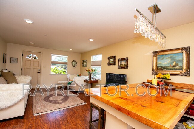 Building Photo - 40 Encina Ave