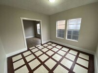 Building Photo - 8213 E Erath St