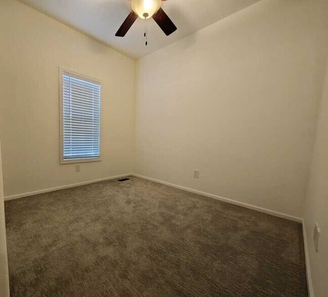 Building Photo - 16005 N 32nd St