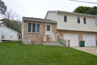 Building Photo - 102 Lotus Ave