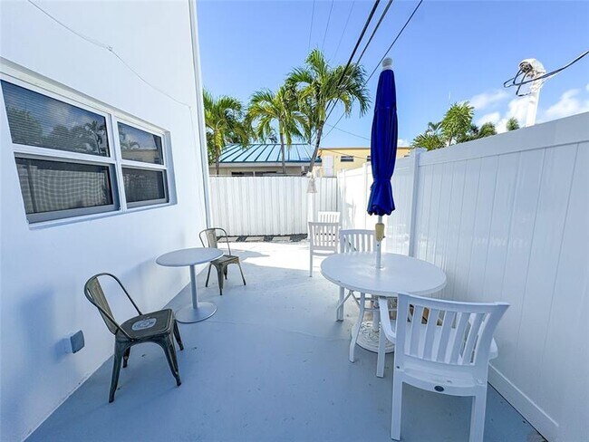 Building Photo - 4541 N Ocean Dr