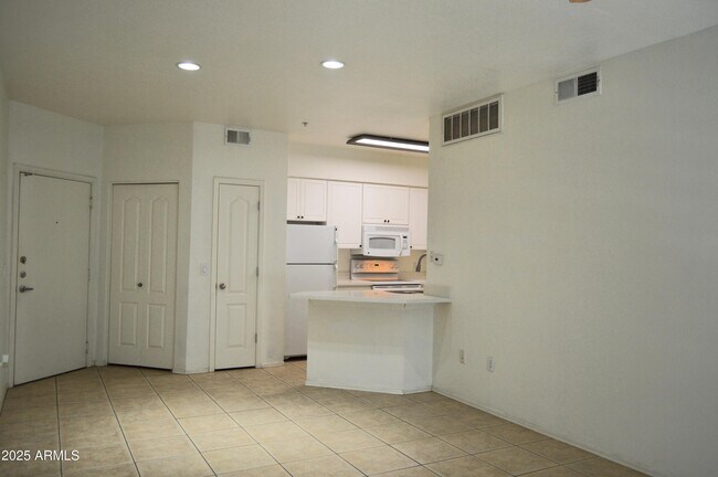 Building Photo - 1701 E Colter St
