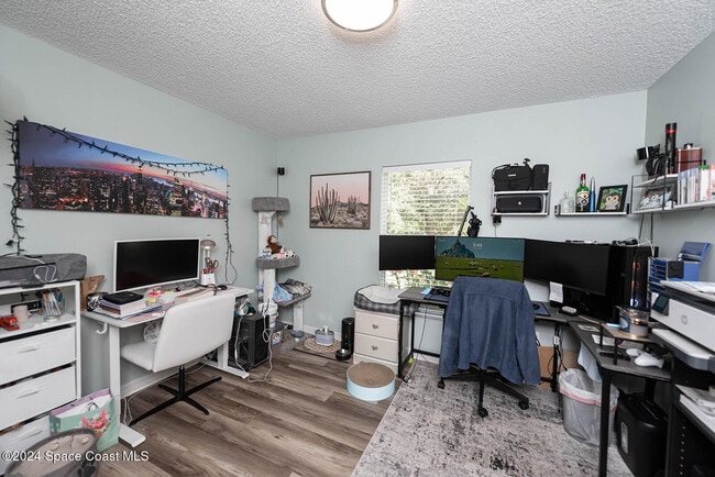 Building Photo - 721 Taluga Ave SE