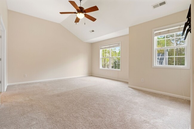 Building Photo - Spacious 5-Bedroom Home with Screened Porch and Office