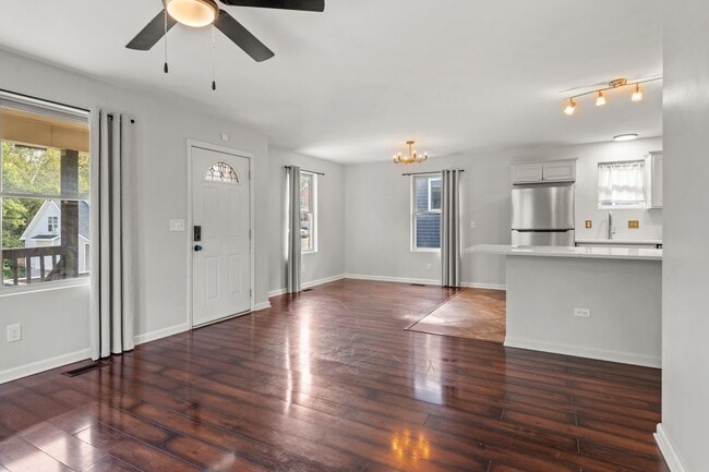 Building Photo - 2432 Adlai St