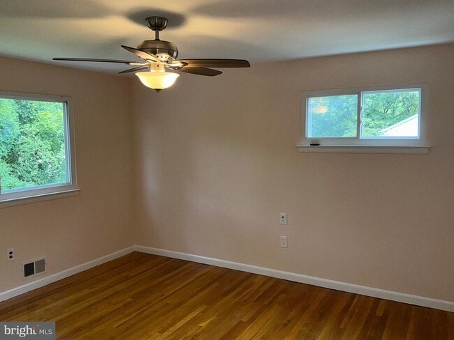 Building Photo - 303 Charlton Ct
