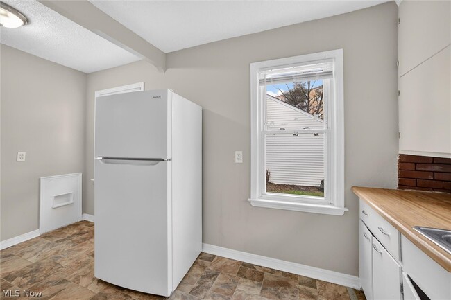 Building Photo - 1568 Parker Dr