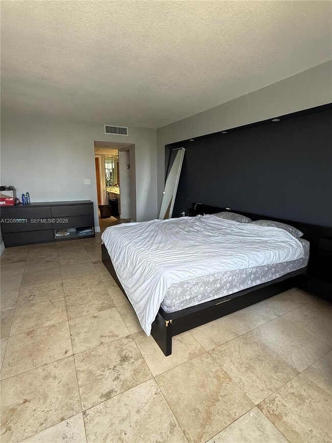 Building Photo - 3375 N Country Club Dr