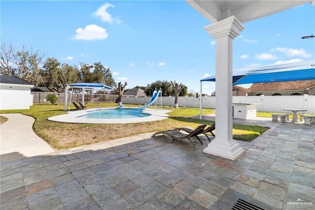 Building Photo - 4004 Persimmon Dr