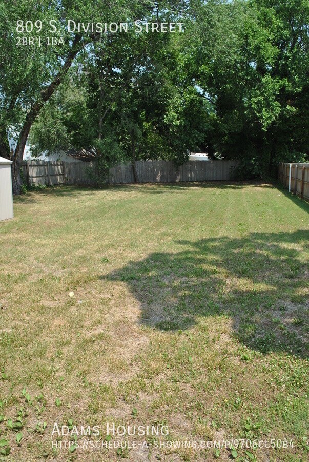 Building Photo - 809 S Division St