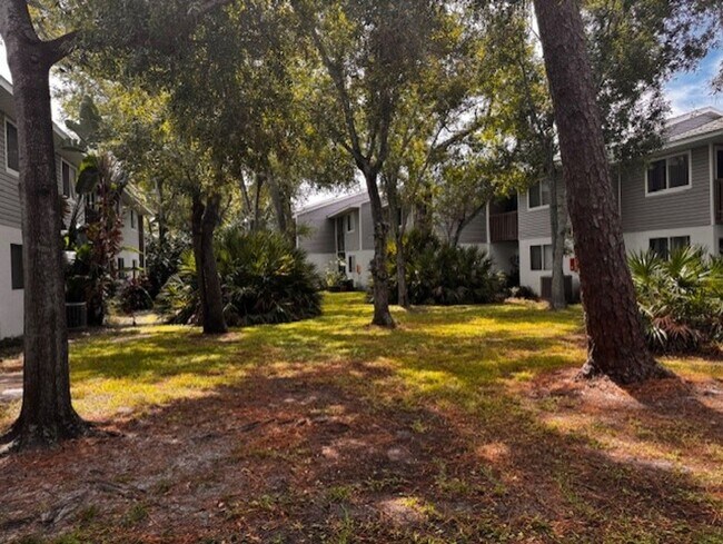 Building Photo - Luxury 3 bedroom 2 bathroom townhome avail...