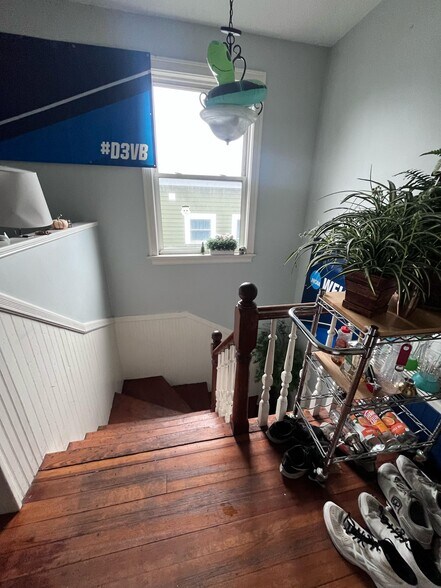 Building Photo - 731 Parker St