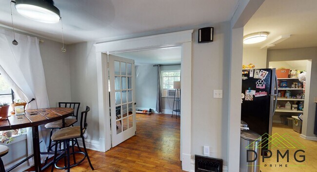 Building Photo - 132 S Clemens Ave