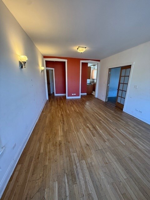 Building Photo - 2139 W Lunt Ave