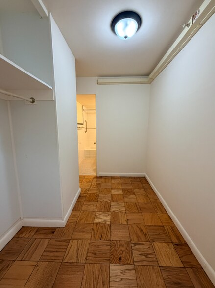 Building Photo - 16 Monmouth Ct