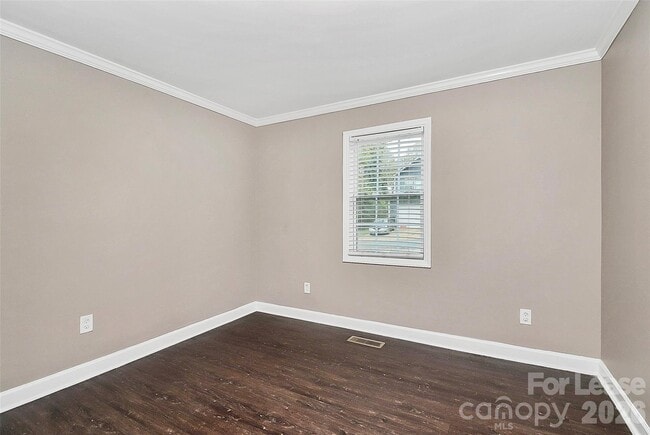 Building Photo - 2213 Kennesaw Dr