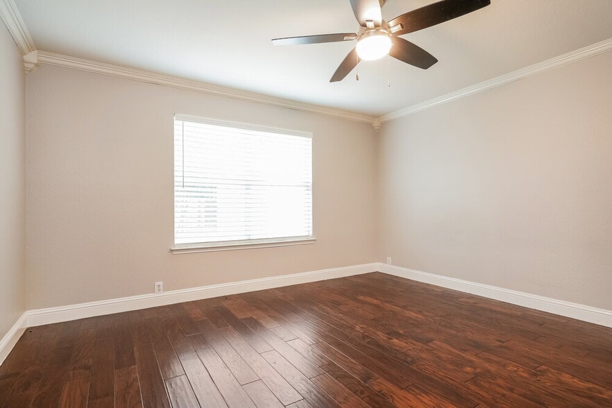 Building Photo - 711 River Run Dr