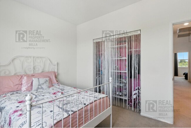 Building Photo - Beautiful 5-Bedroom Home in Audie Murphy R...