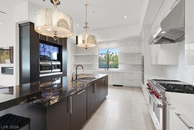 Building Photo - 20 Pebble Hills Ct
