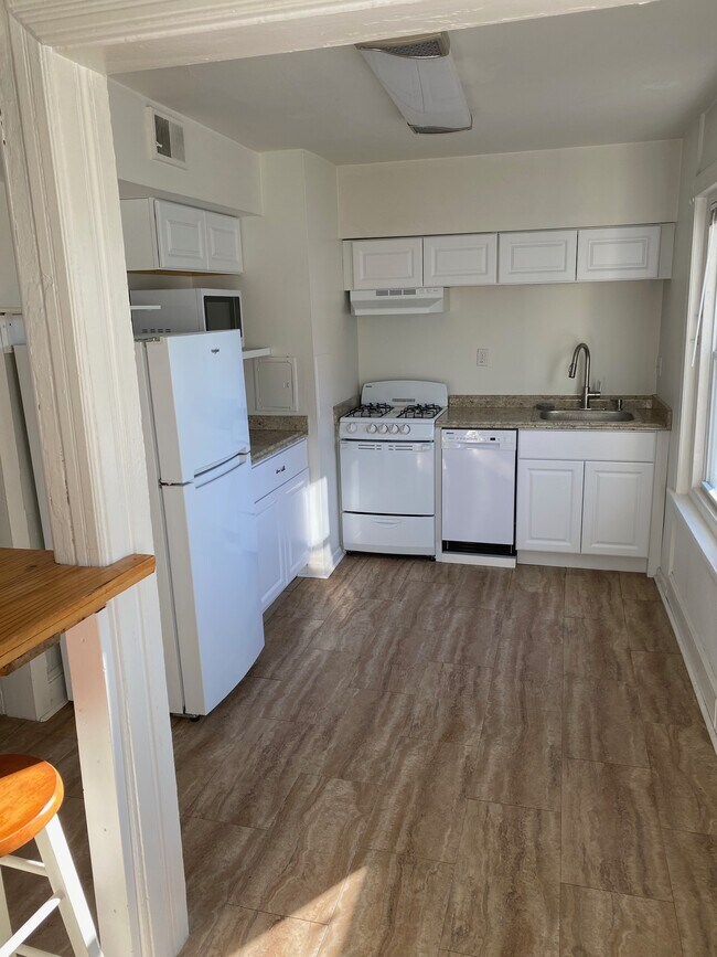 Kitchen - 519 S Orange St