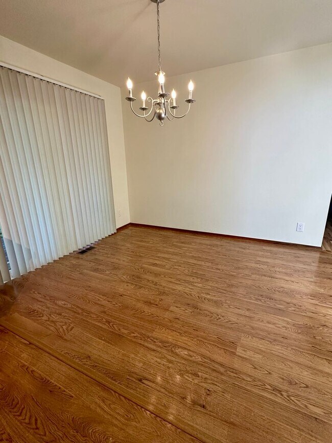Building Photo - BEAUTIFULLY UPDATED 3BD HOME NEAR FORT CARSON