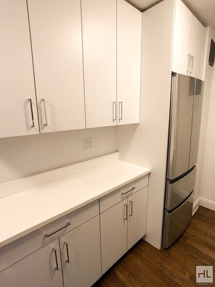 Building Photo - E 82 St