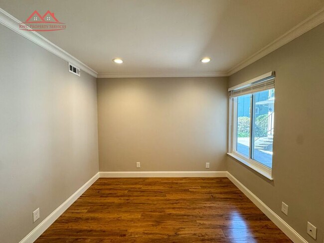 Building Photo - 347 Auburn Way