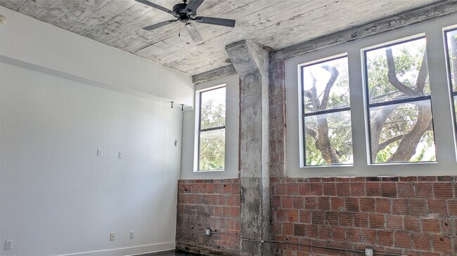 Building Photo - 2323 Polk St