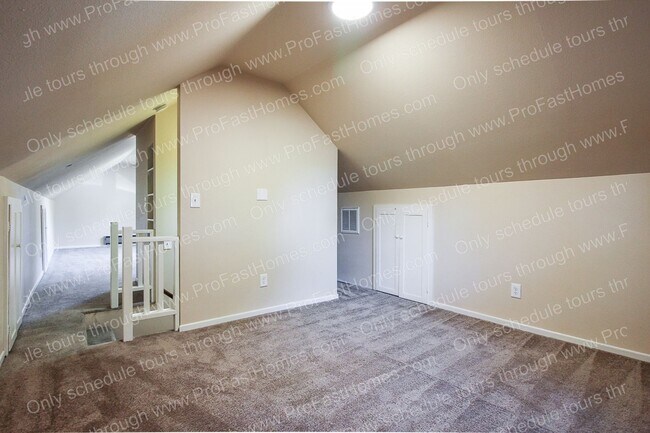 Building Photo - 7840 SW West Slope Dr