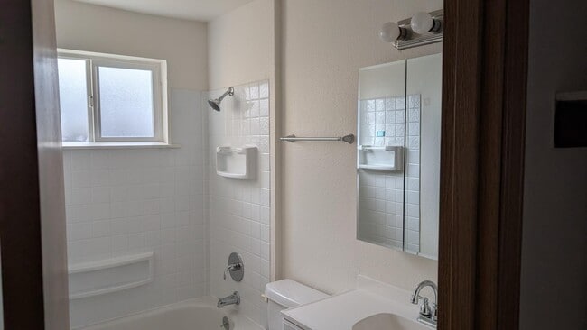 Building Photo - 926 N 95th St