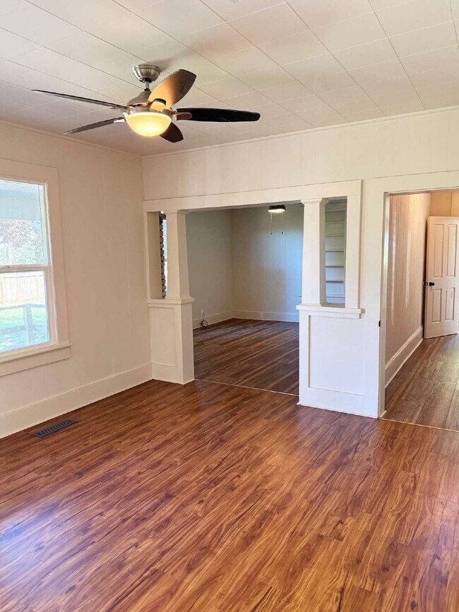 Building Photo - Spacious Two-Story Ranch Home Near Sonoma