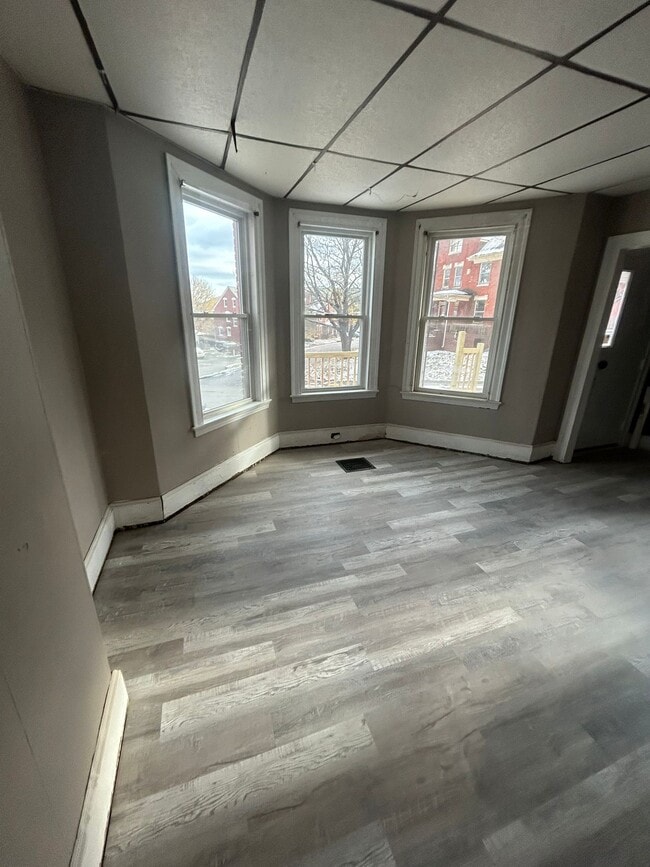 Building Photo - 6 Clachan Pl